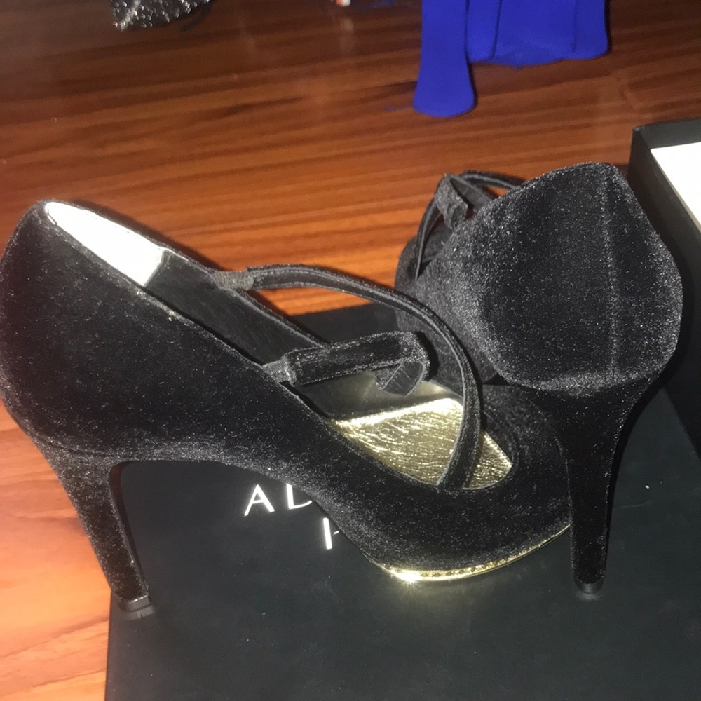 Heels - Picture 3 of 5